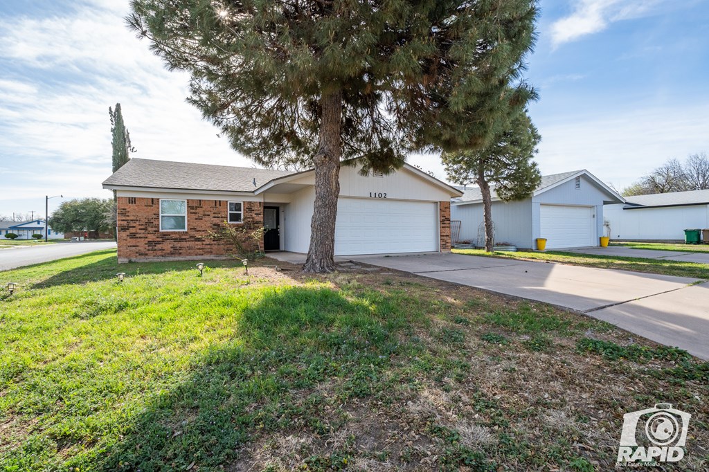 1102 Toby Lane Property Photo 4