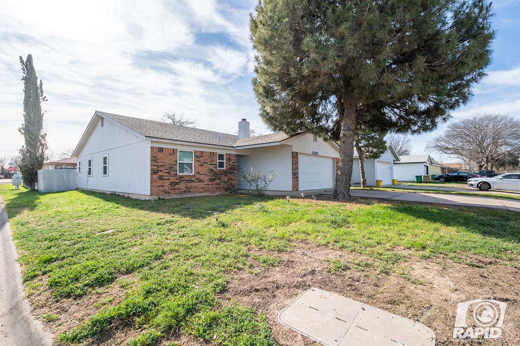 1102 Toby Lane Property Photo 5