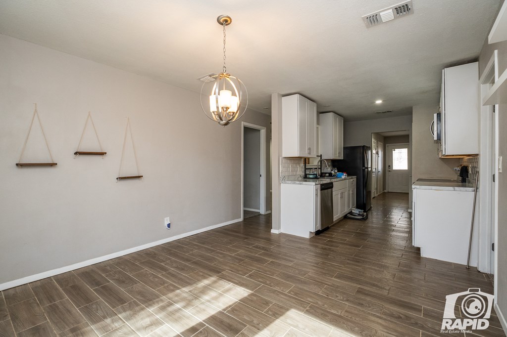 1102 Toby Lane Property Photo 6