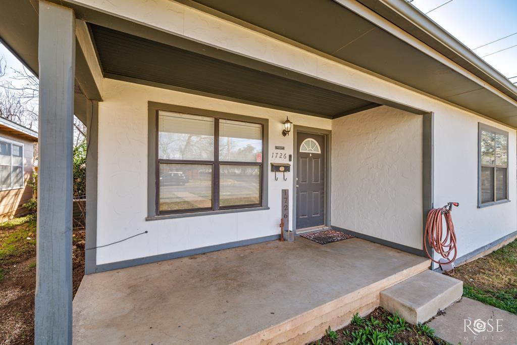 1726 S Park St Property Photo