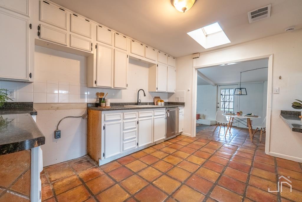 2521 Forest Park Ave Property Photo 4