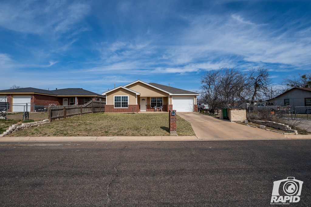 2266 Woodlawn Dr Property Photo 2