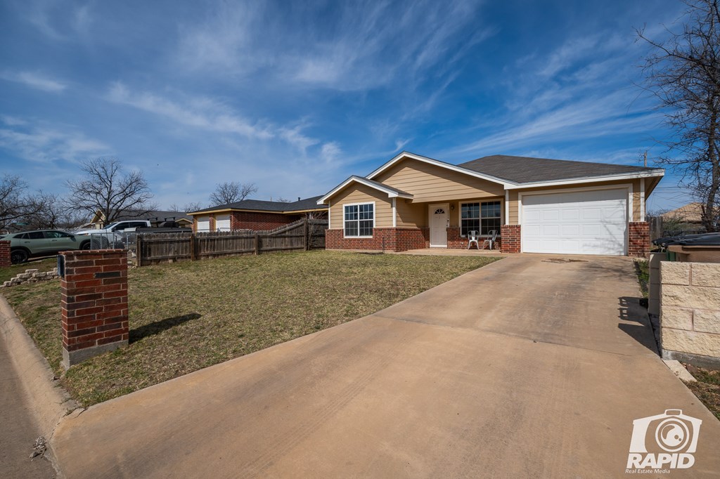2266 Woodlawn Dr Property Photo 3