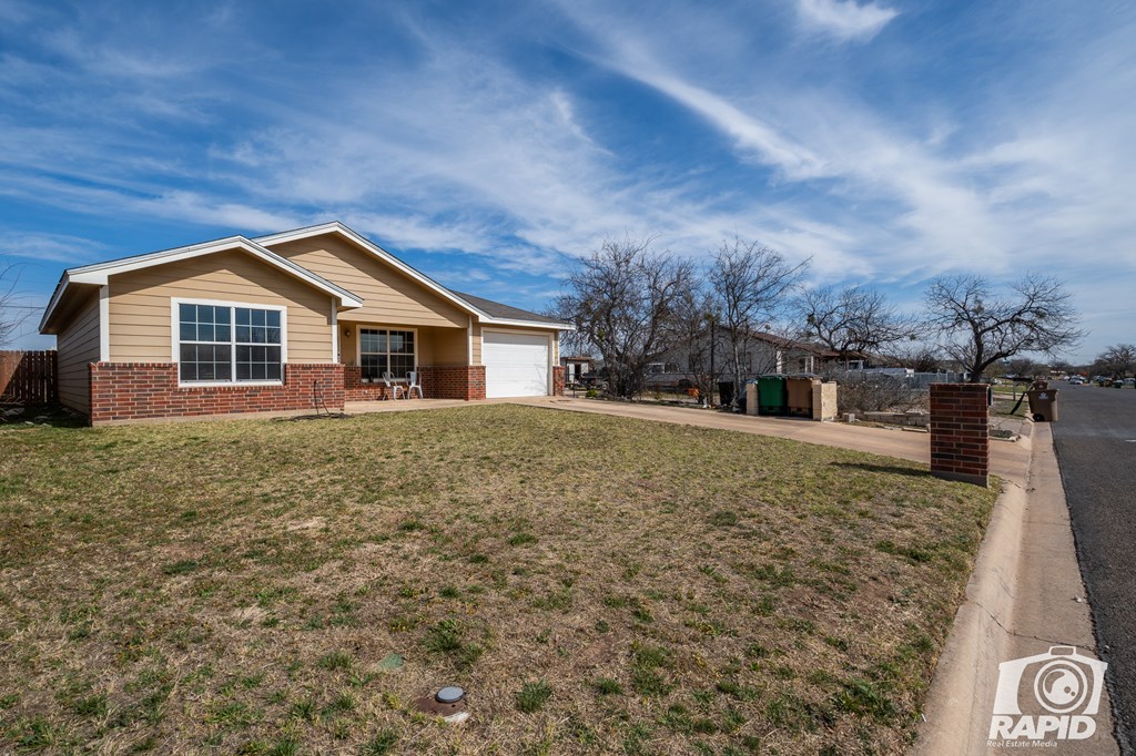 2266 Woodlawn Dr Property Photo 4
