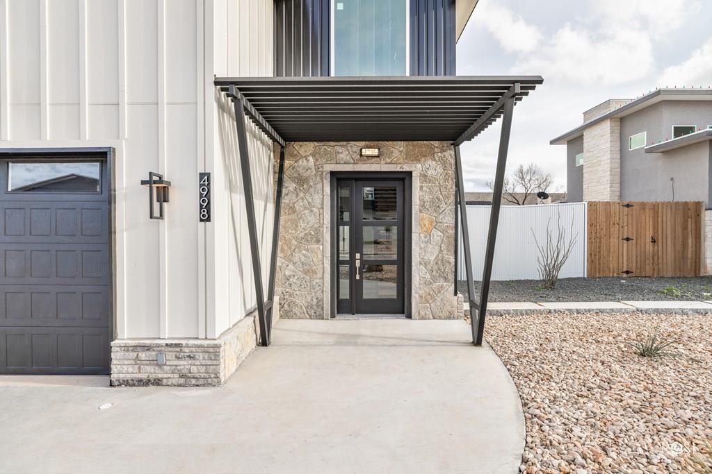 4998 Silver Creek Pass Property Photo 4