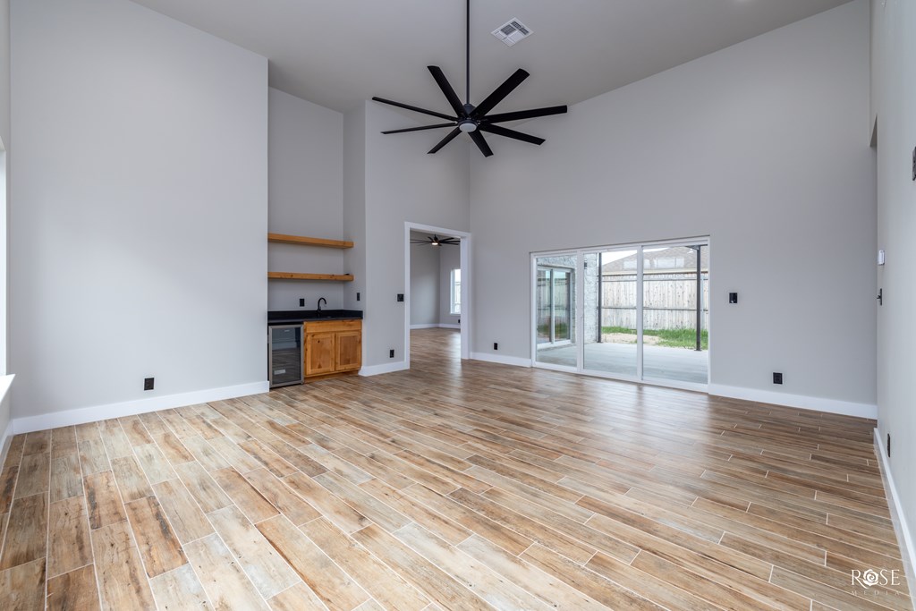 4990 Silver Creek Pass Property Photo 10