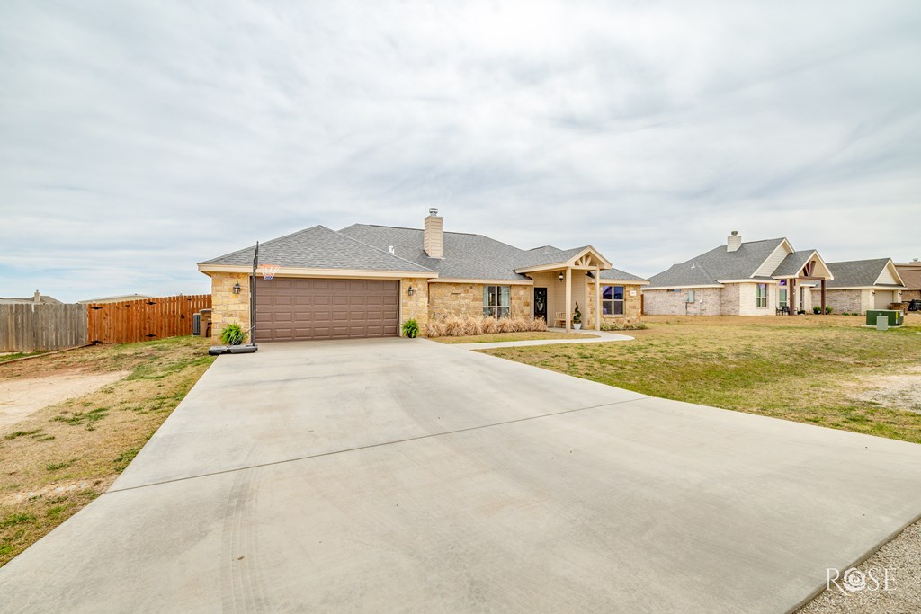 8419 Lynx Lane Property Photo 3