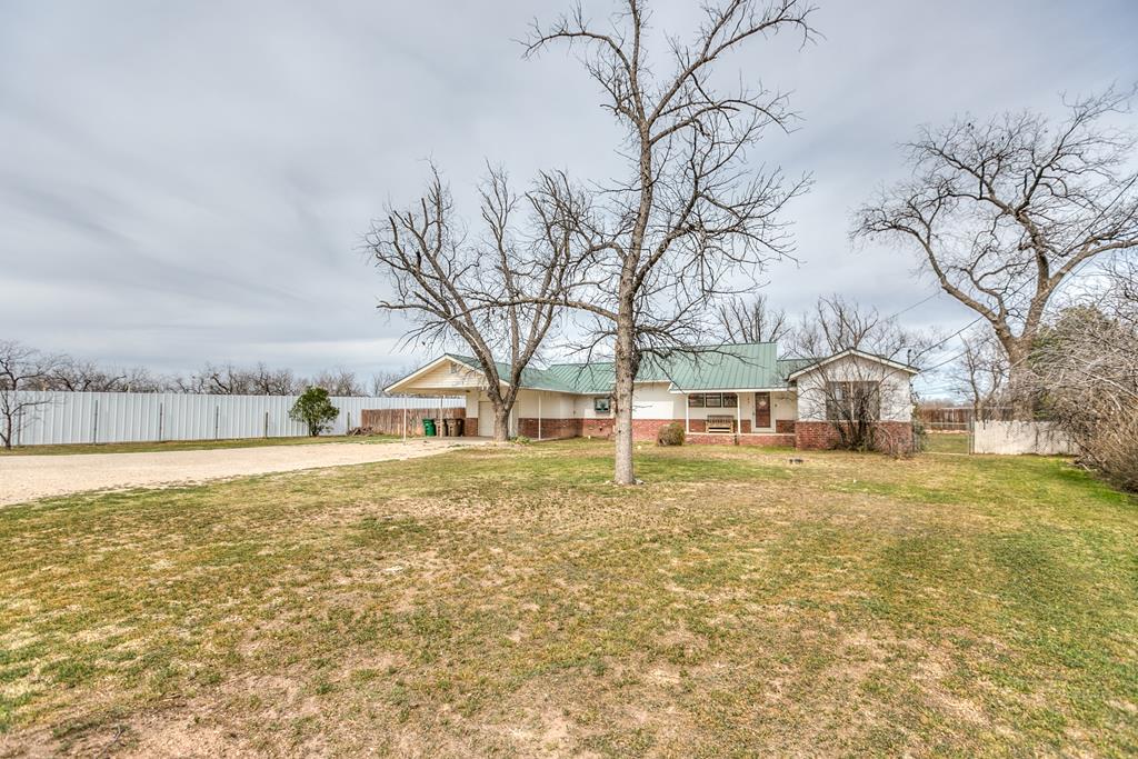 3126 Lake Dr Property Photo 1