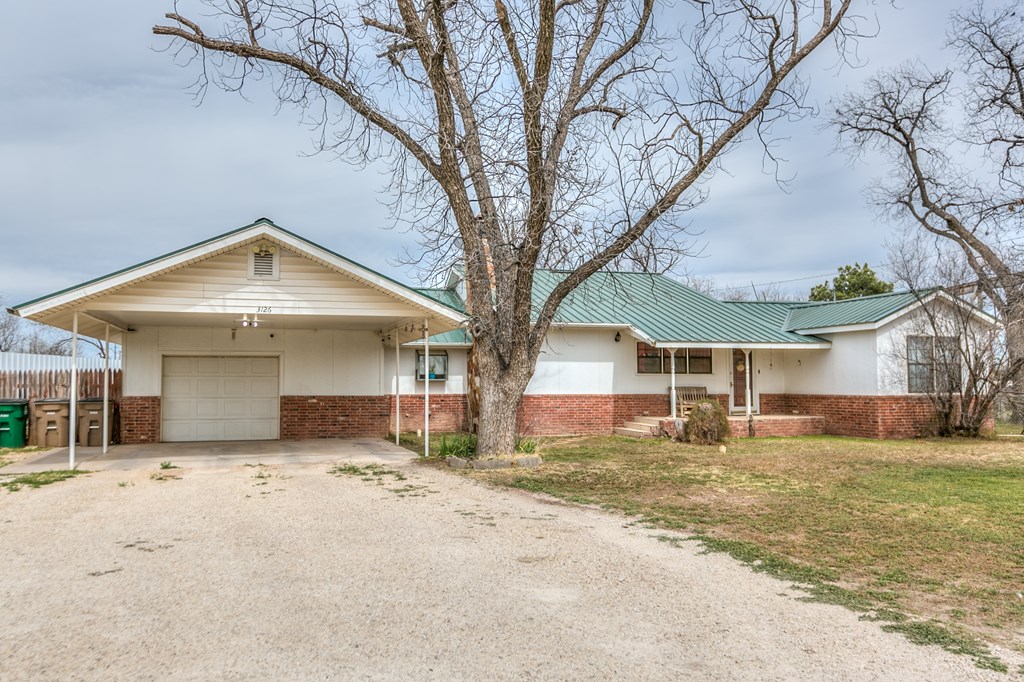 3126 Lake Dr Property Photo 3