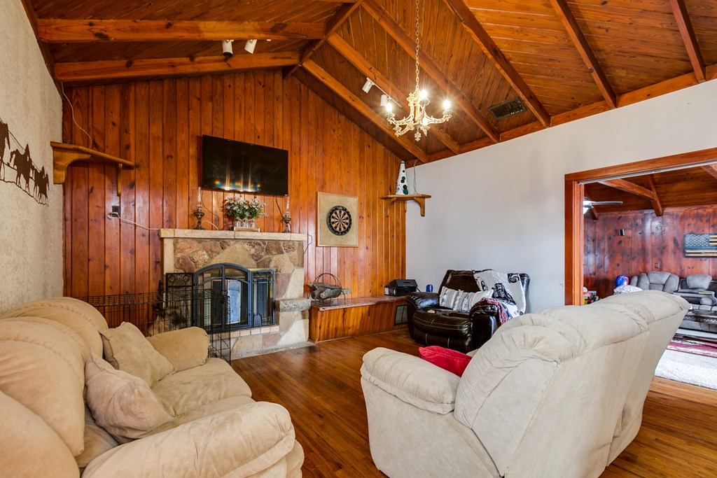 3126 Lake Dr Property Photo 4