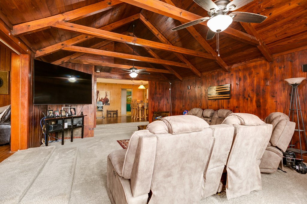 3126 Lake Dr Property Photo 8