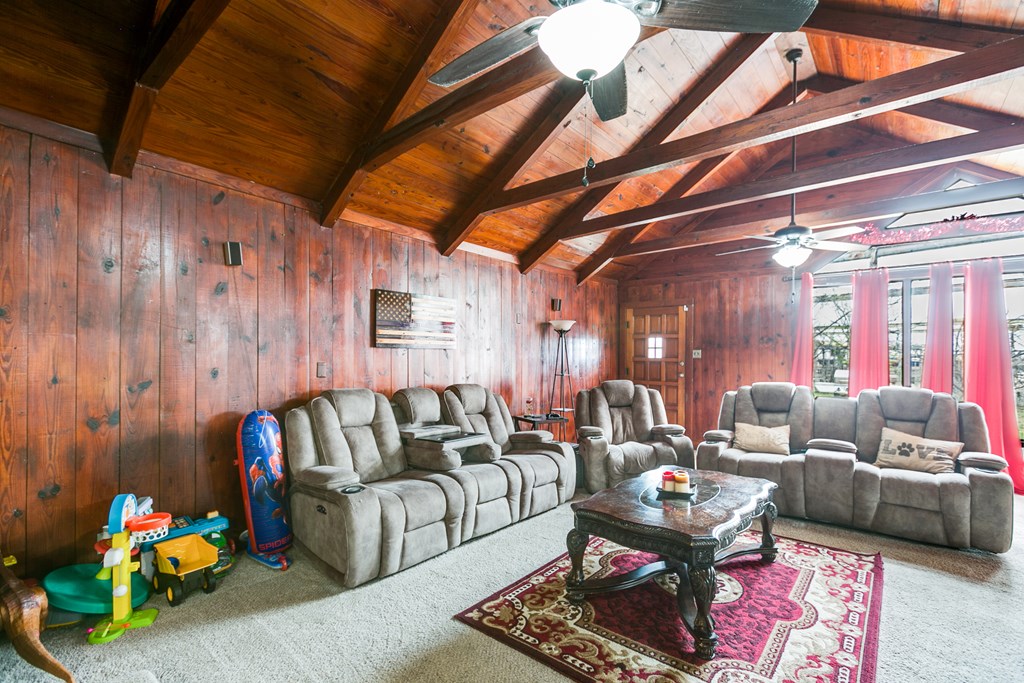 3126 Lake Dr Property Photo 9