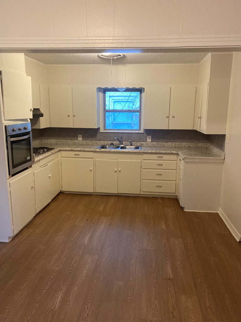 111 Logan St Property Photo 5