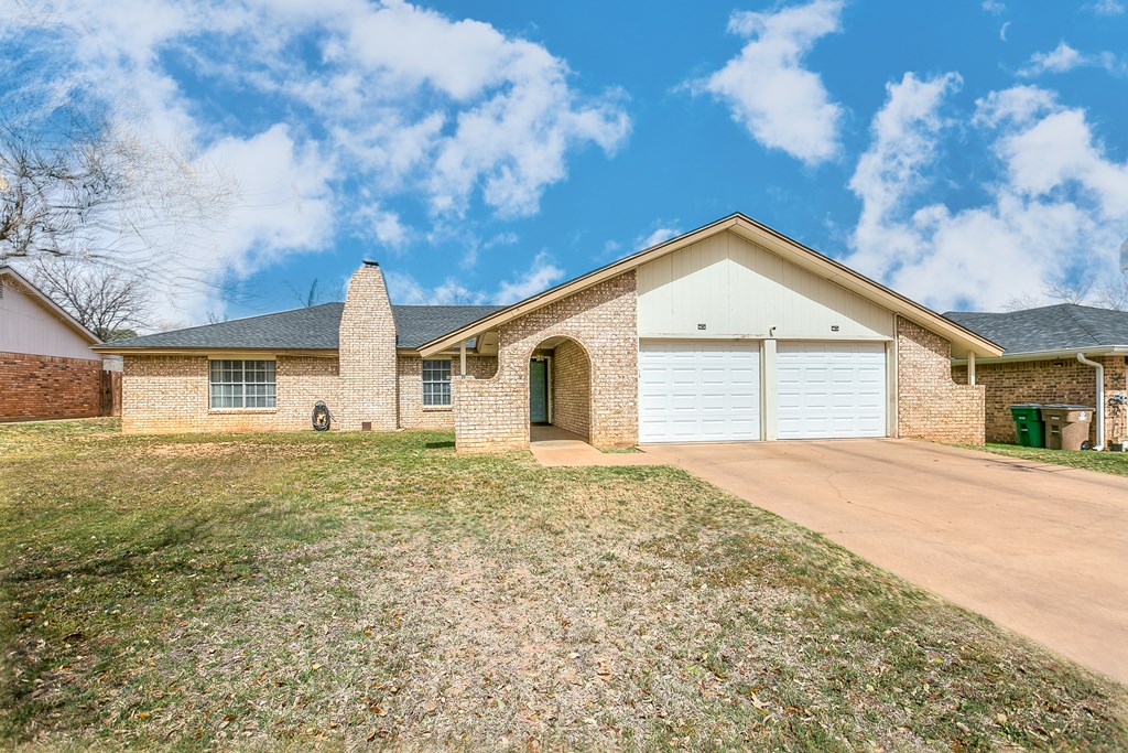 3830 Driftwood Dr Property Photo 4
