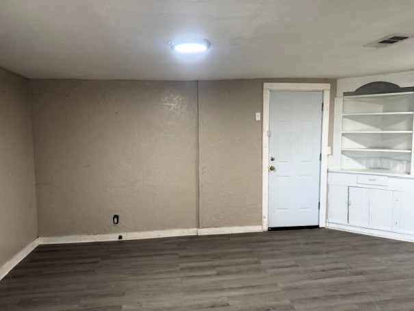 445 8th St Property Photo 4