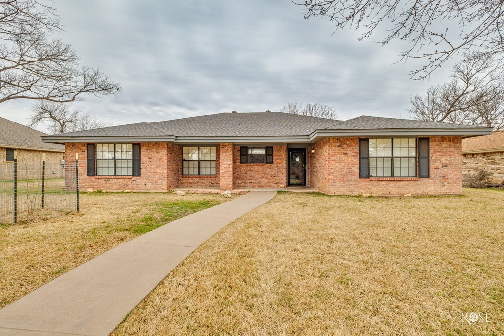 3330 Shadyhill Dr Property Photo 2