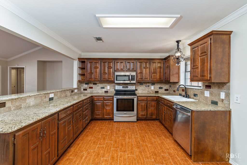 3330 Shadyhill Dr Property Photo 8