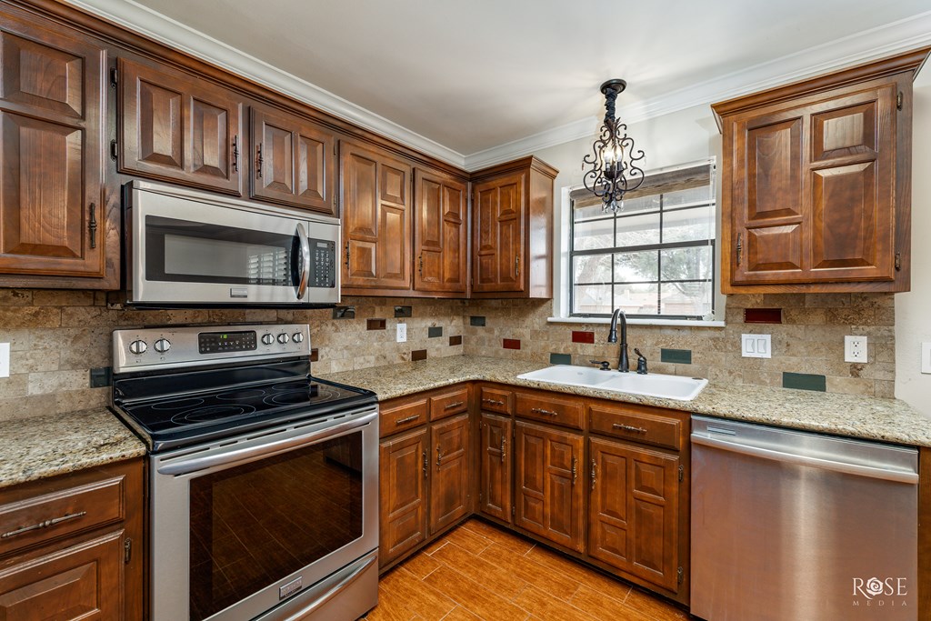 3330 Shadyhill Dr Property Photo 9