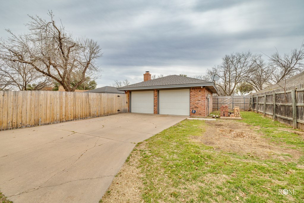 3330 Shadyhill Dr Property Photo 27