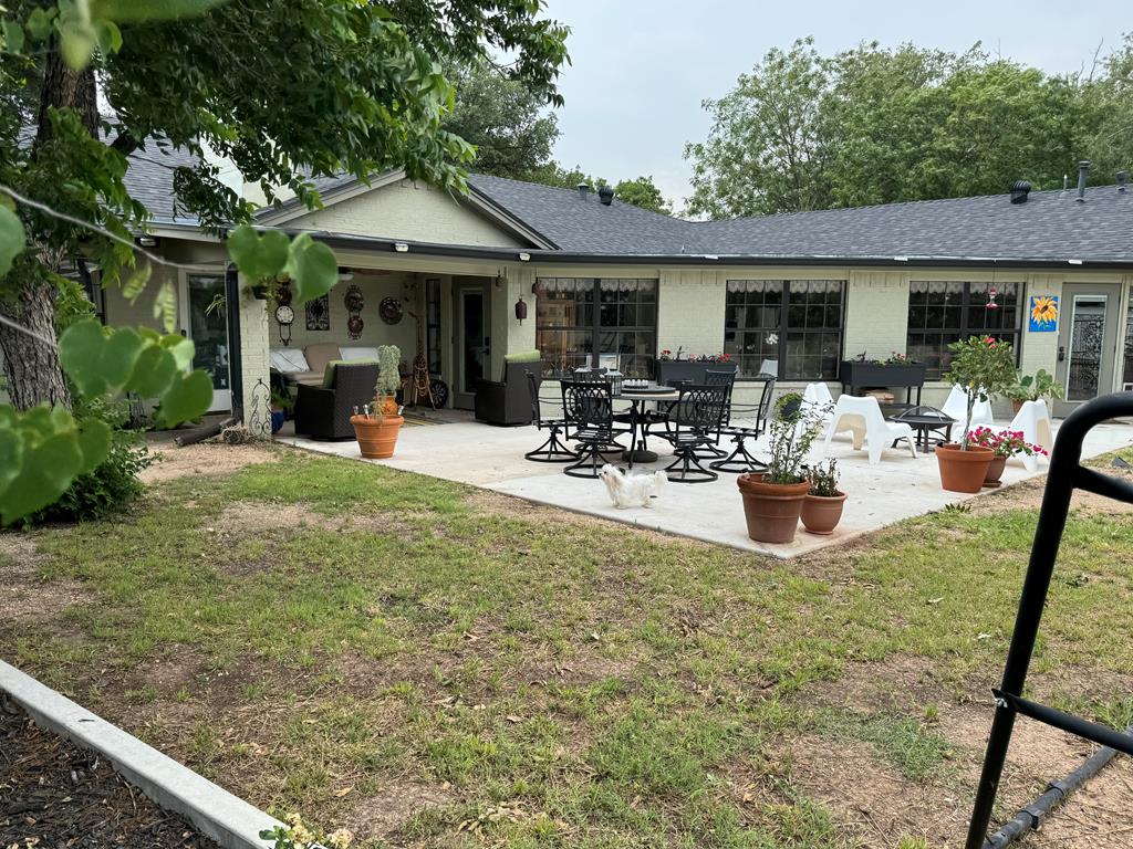 2500 Douglas Dr Property Photo