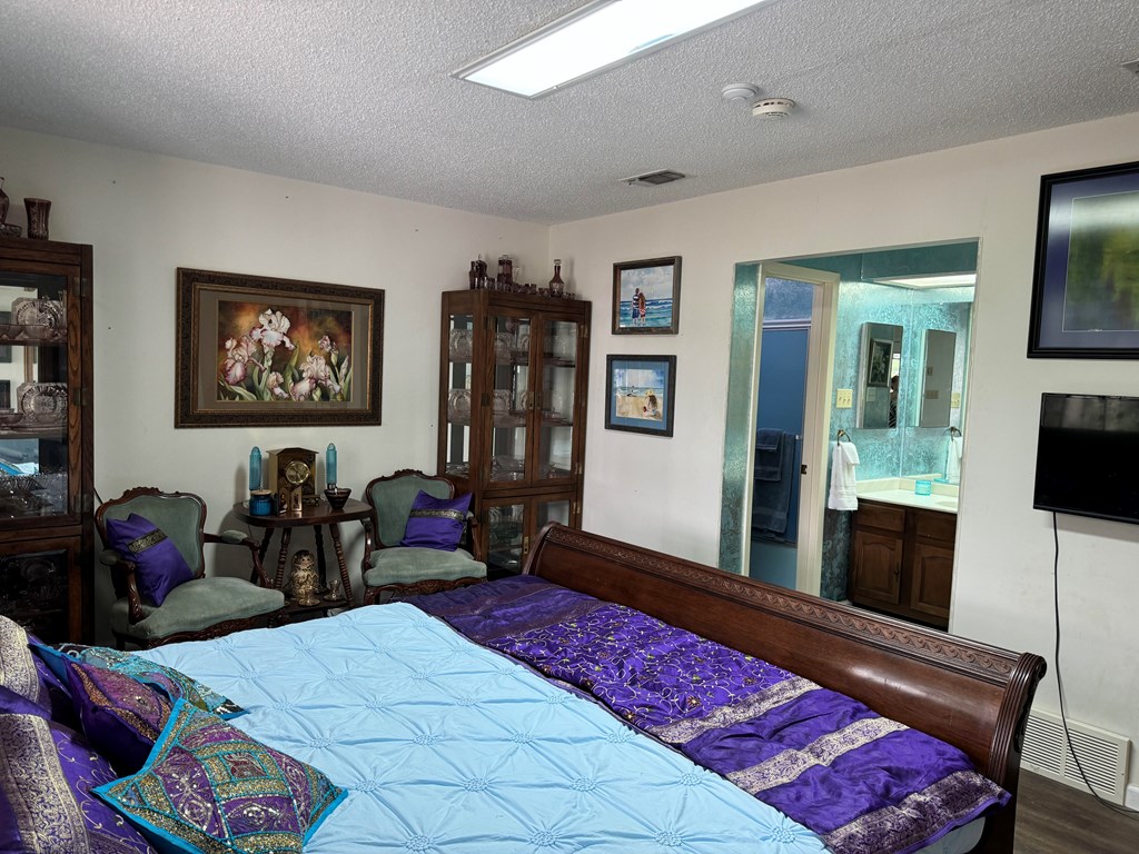 2500 Douglas Dr Property Photo 16