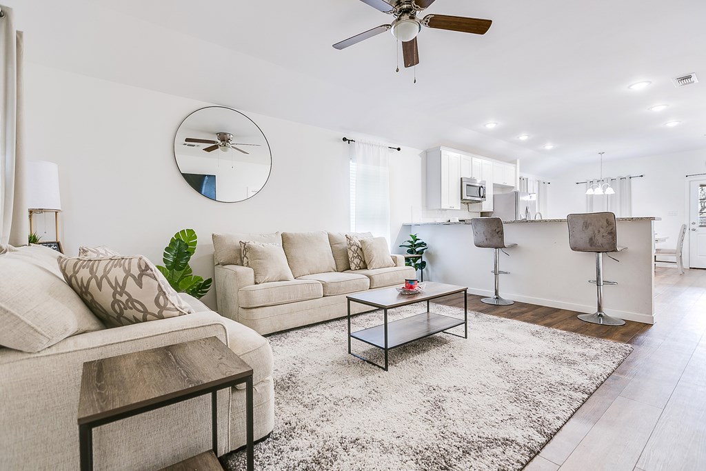 363 E 49th St Property Photo 4