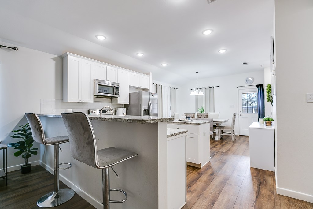 363 E 49th St Property Photo 8