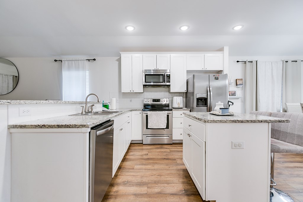 363 E 49th St Property Photo 10