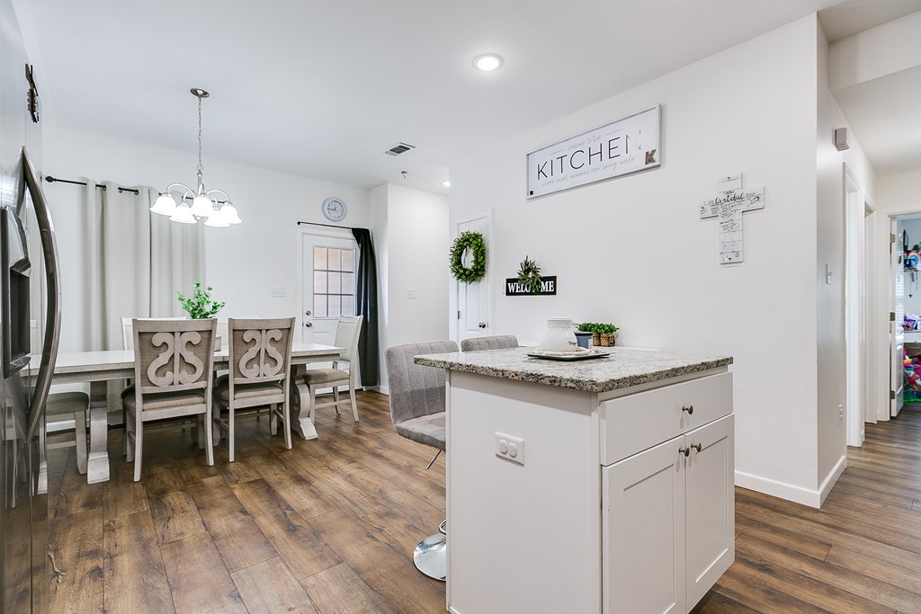 363 E 49th St Property Photo 11