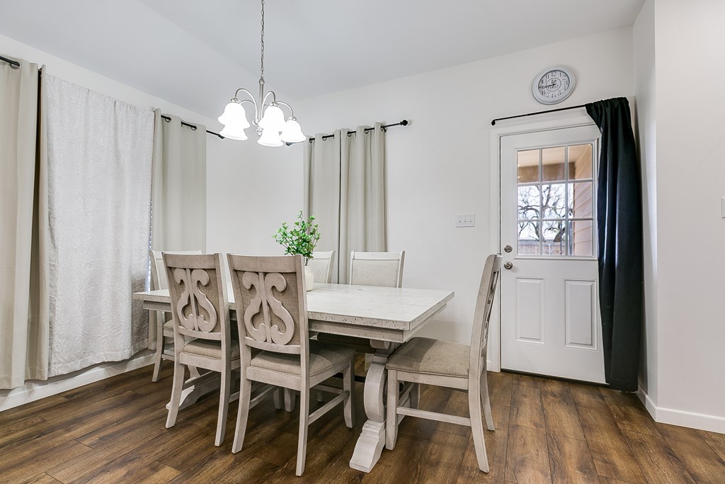 363 E 49th St Property Photo 12