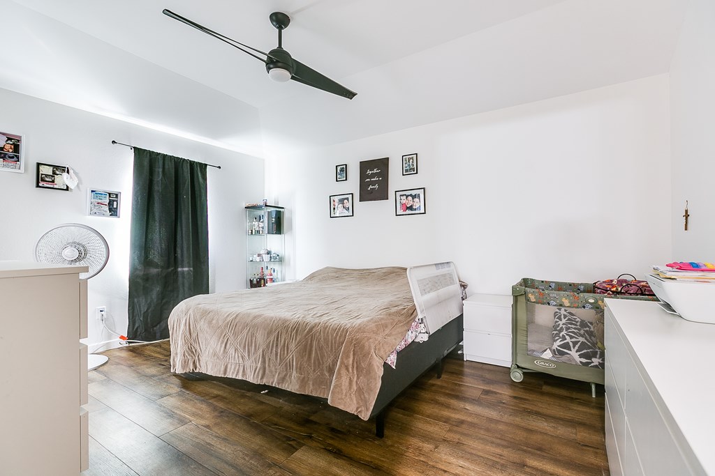 363 E 49th St Property Photo 13