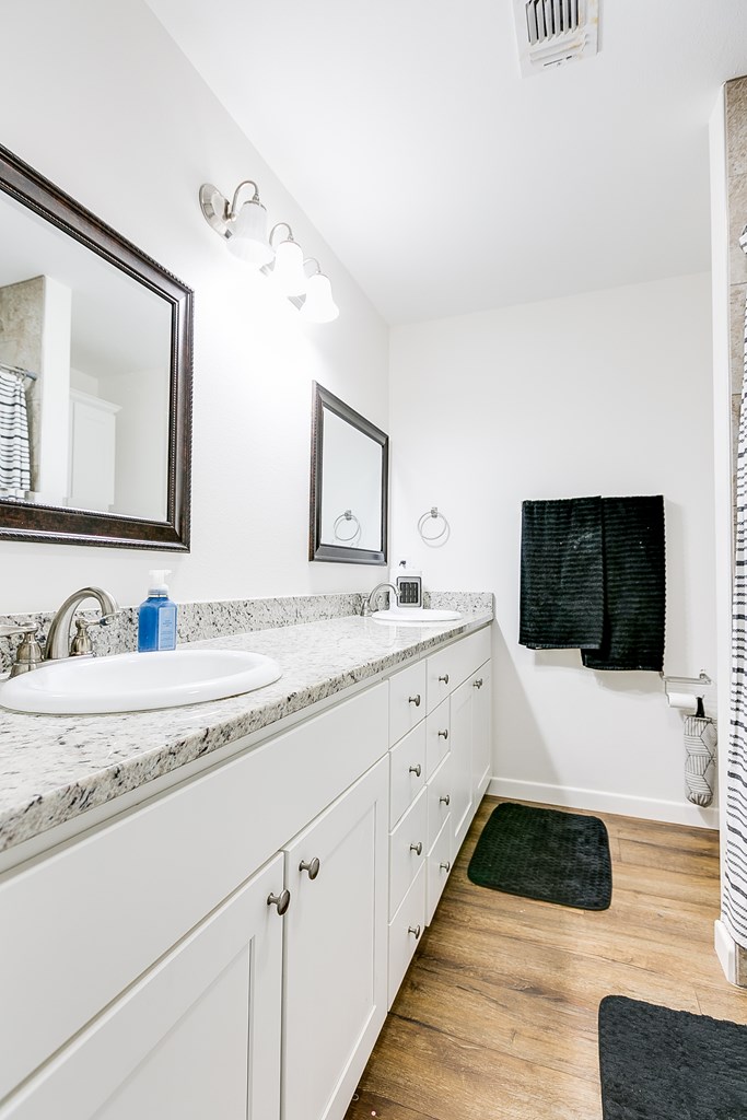 363 E 49th St Property Photo 15