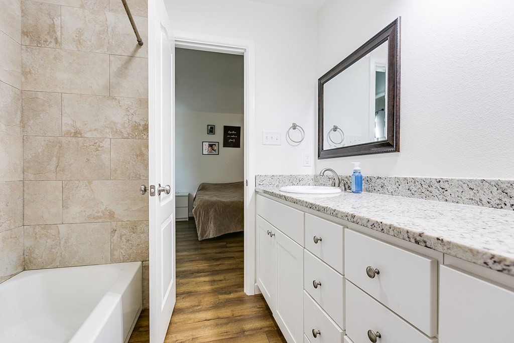 363 E 49th St Property Photo 16