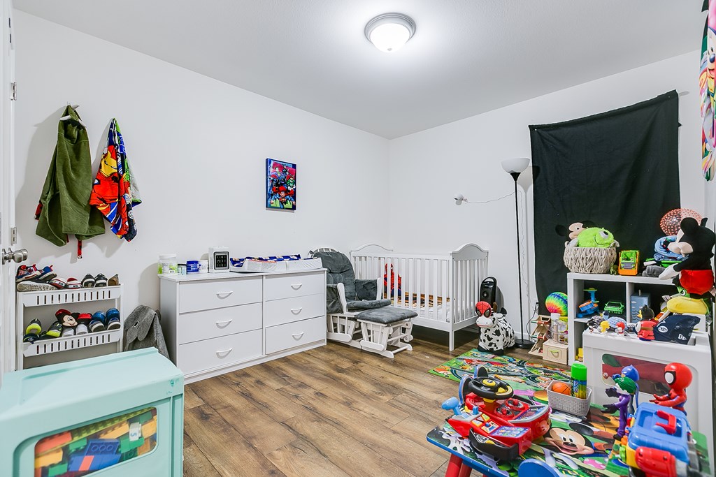 363 E 49th St Property Photo 19