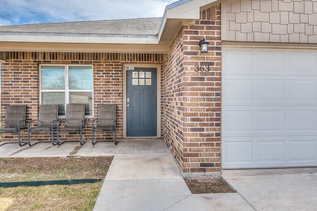 363 E 49th St Property Photo 22