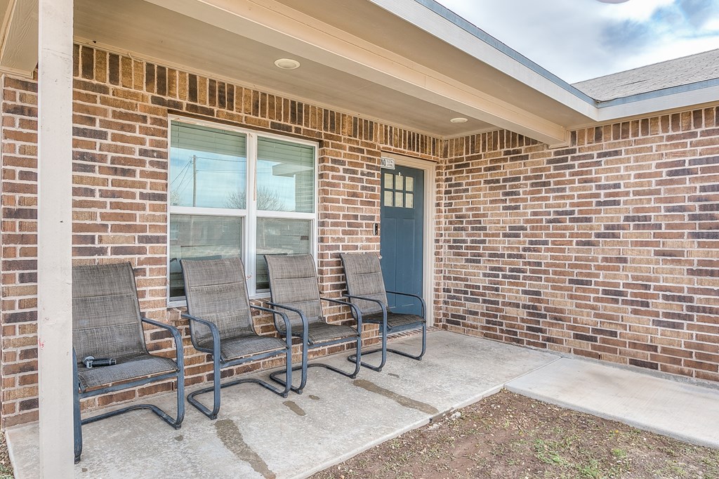 363 E 49th St Property Photo 23