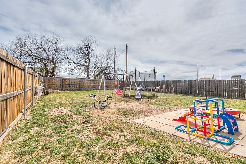 363 E 49th St Property Photo 24