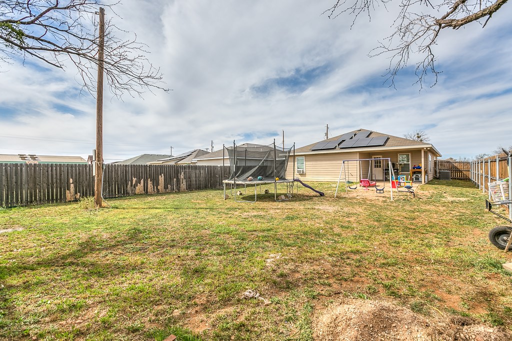 363 E 49th St Property Photo 25