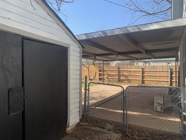 403 Crosson St Property Photo 13