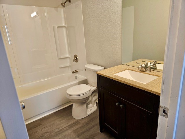 841 Van Zandt St Property Photo 8