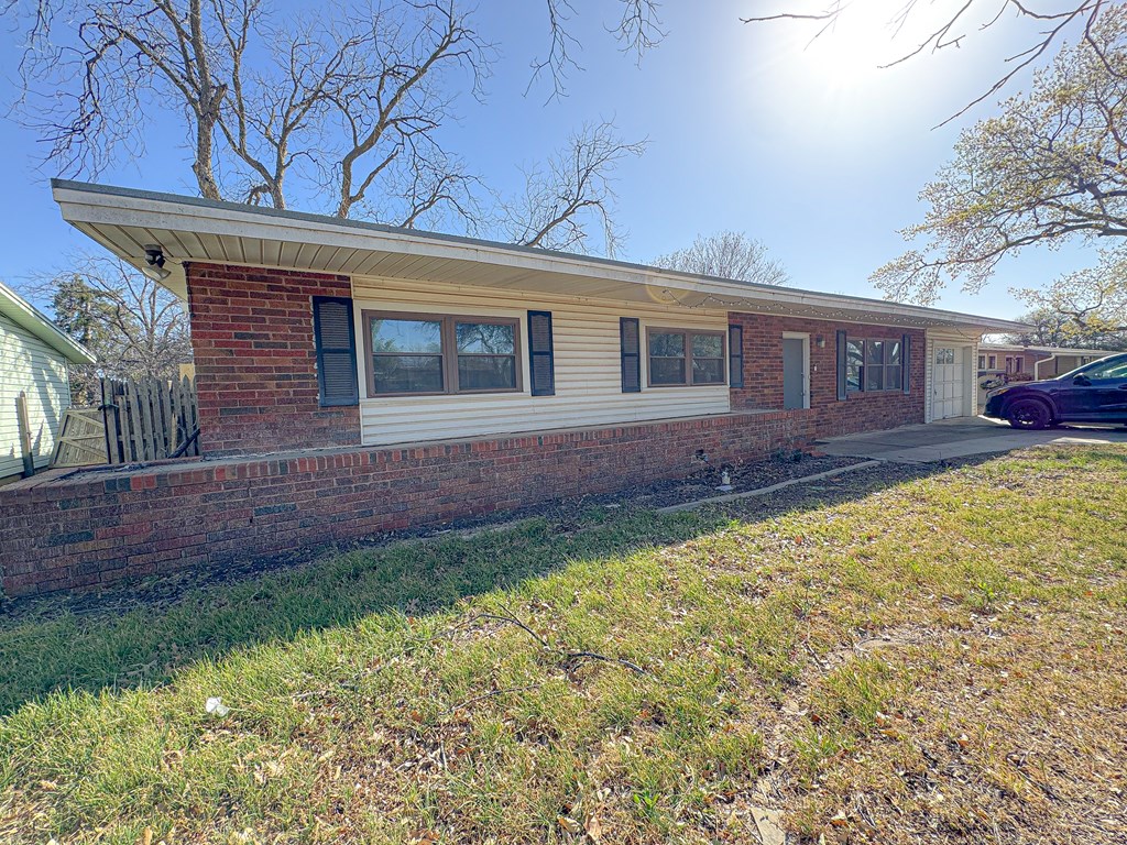 2721 Yale Ave Property Photo 2