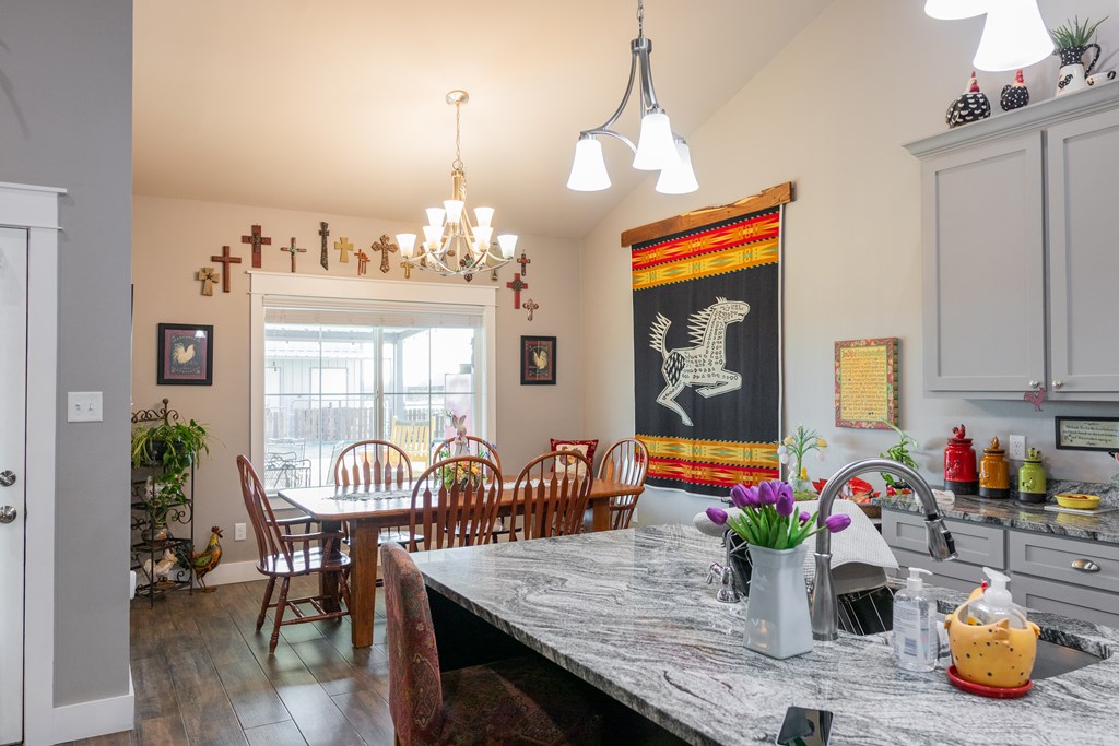 5876 Bridlewood Court Property Photo 8