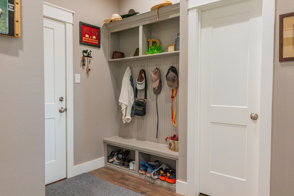 5876 Bridlewood Court Property Photo 13