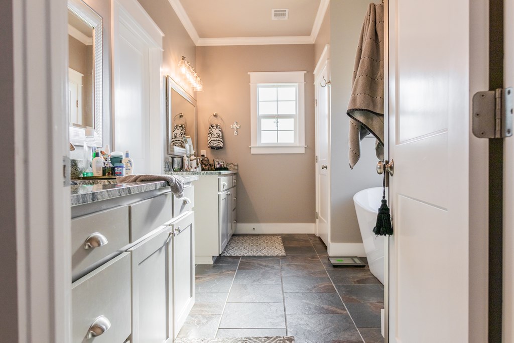 5876 Bridlewood Court Property Photo 14