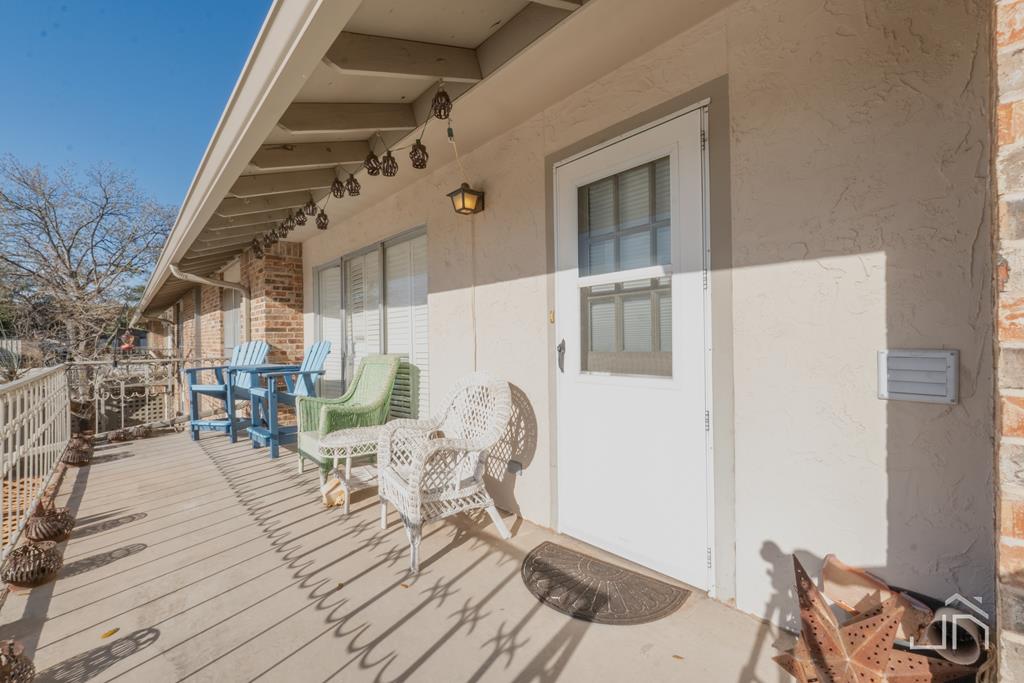 2740-c University Ave Property Photo