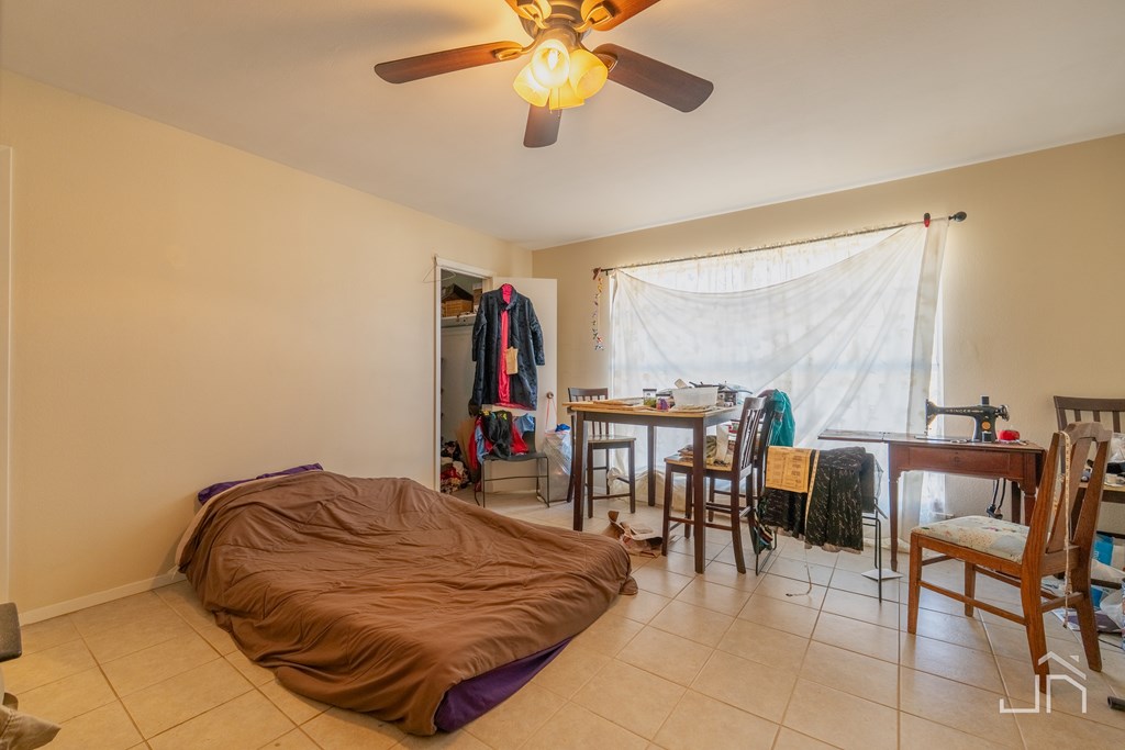 2470-c University Ave Property Photo 4