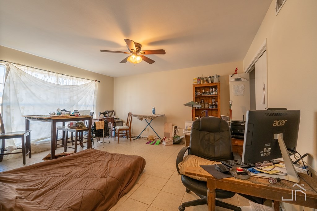 2470-c University Ave Property Photo 6