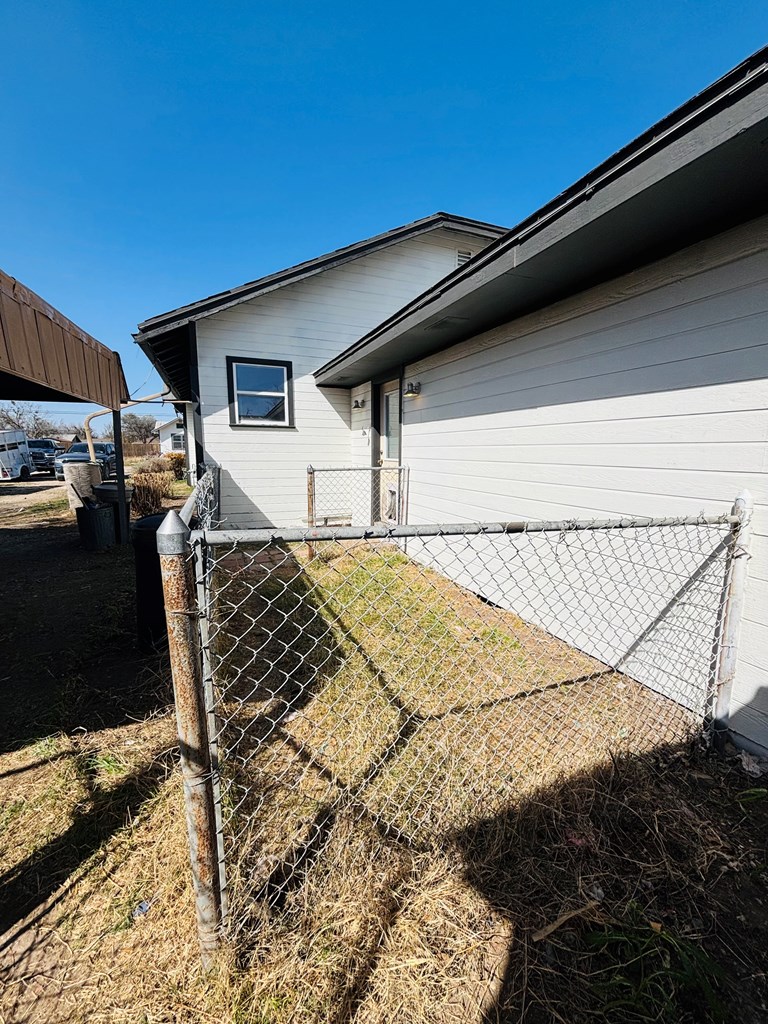 608 Ewald St Property Photo 5