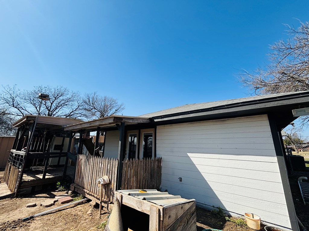 608 Ewald St Property Photo 7
