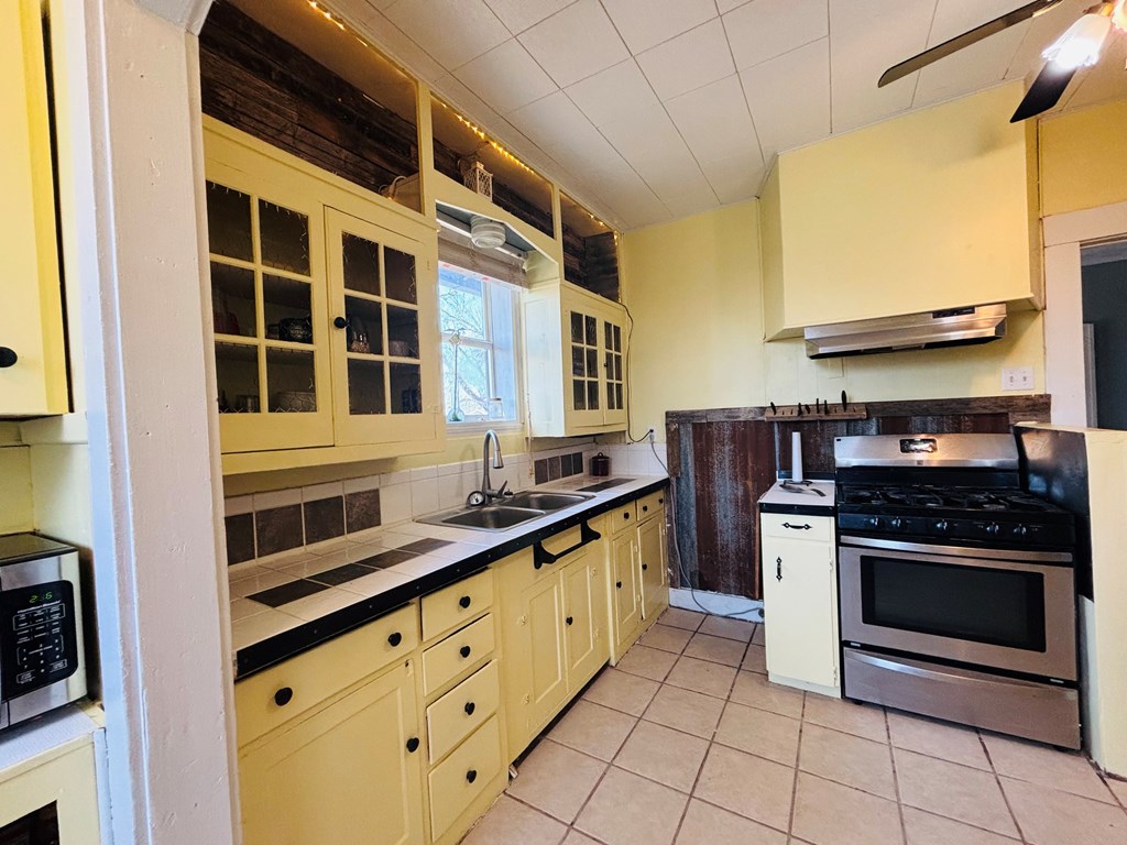 608 Ewald St Property Photo 29